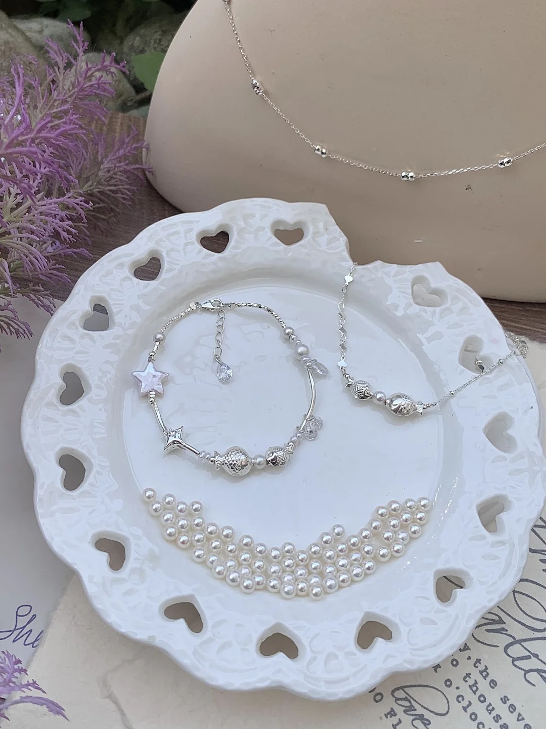 Kissing fish necklace