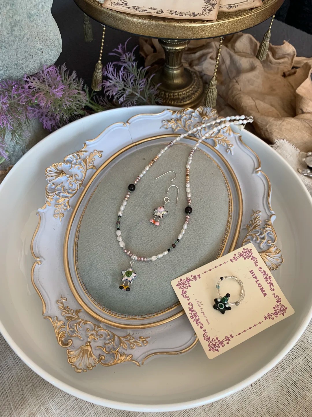 Big-eyed pearl necklace