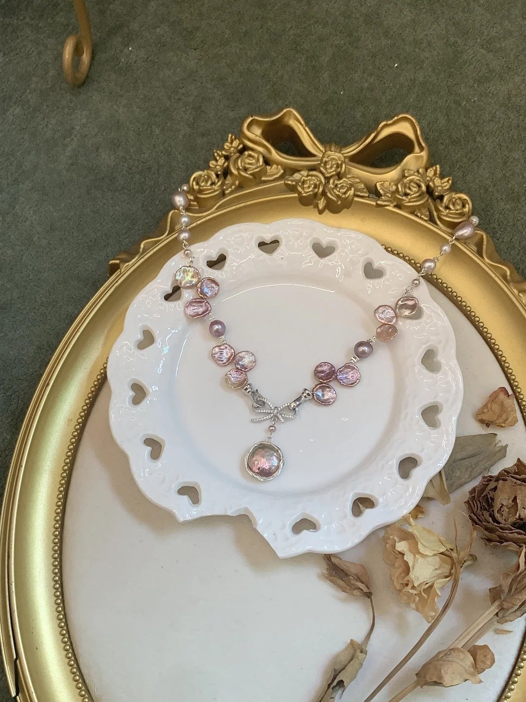Petal Bow Pearl Necklace