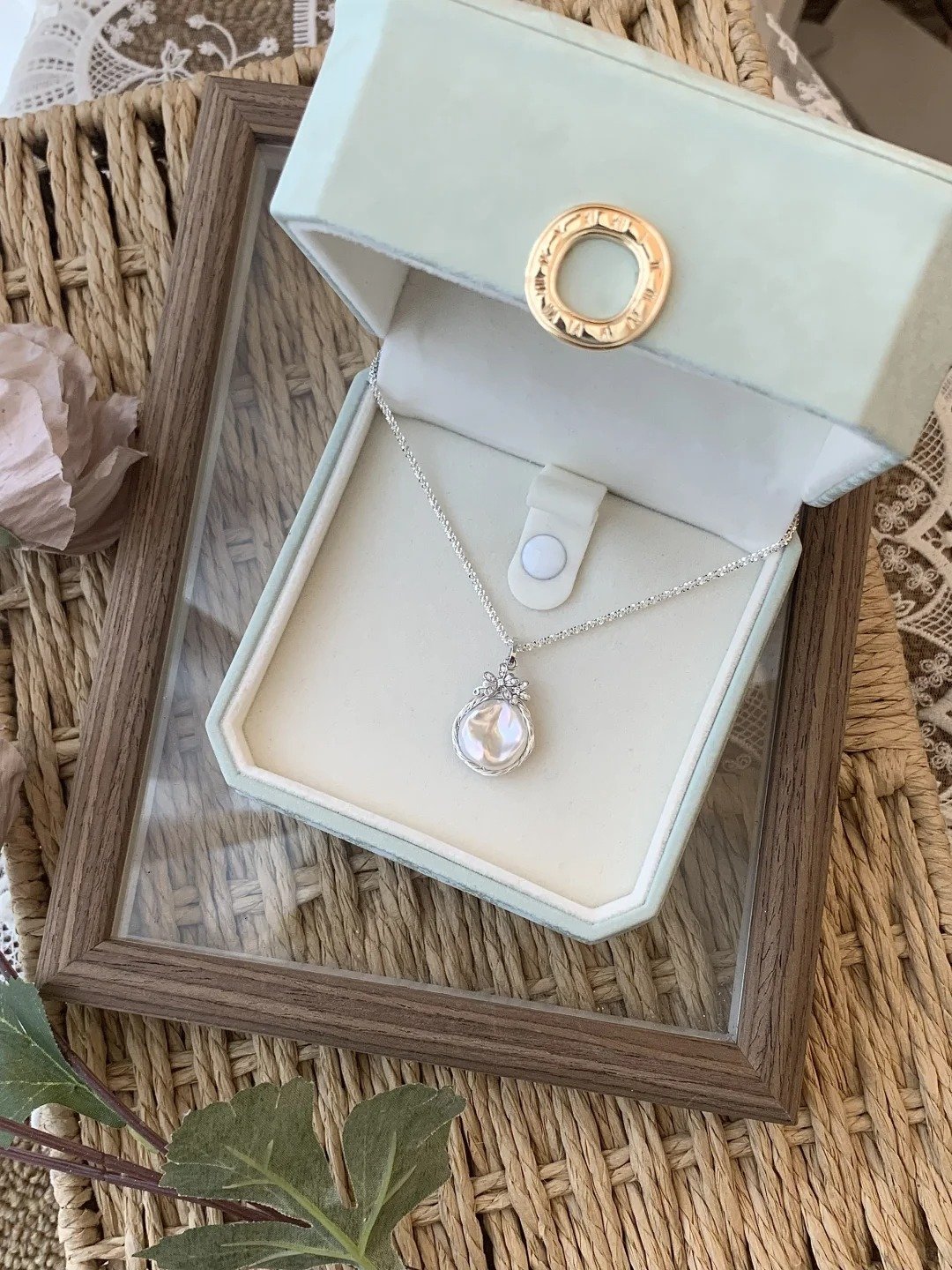 Flower necklace