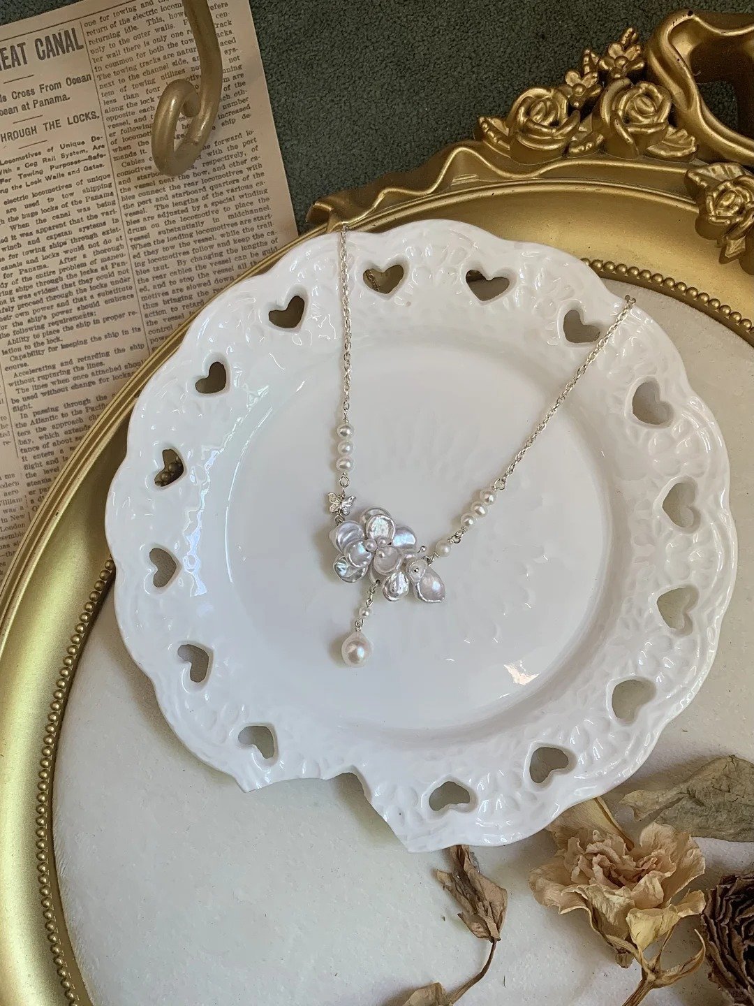 Flower drop necklace