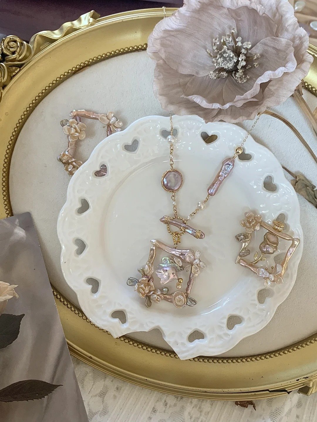 Picture frame pearl necklace (with pendant only)
