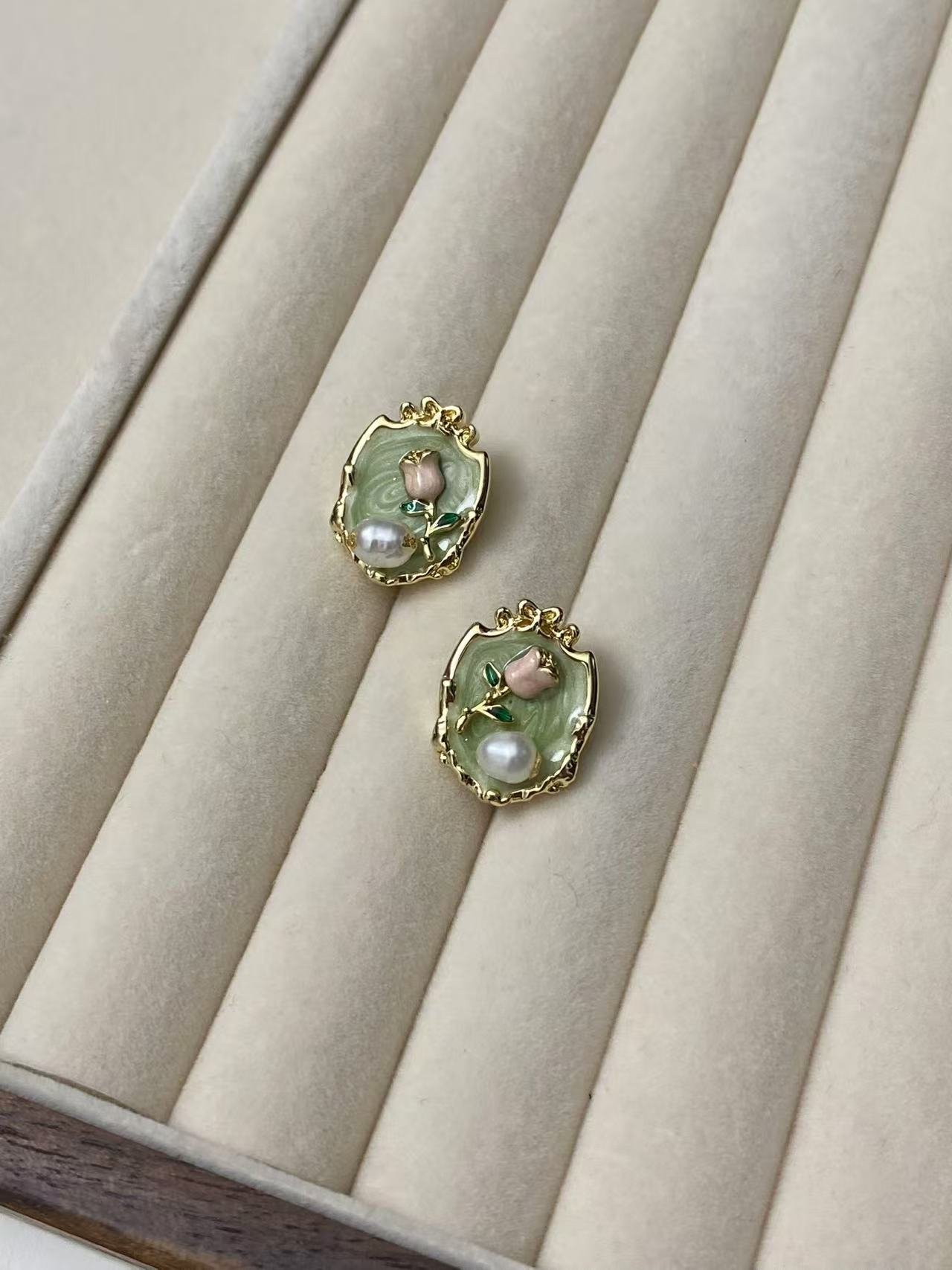 Tulip Earrings