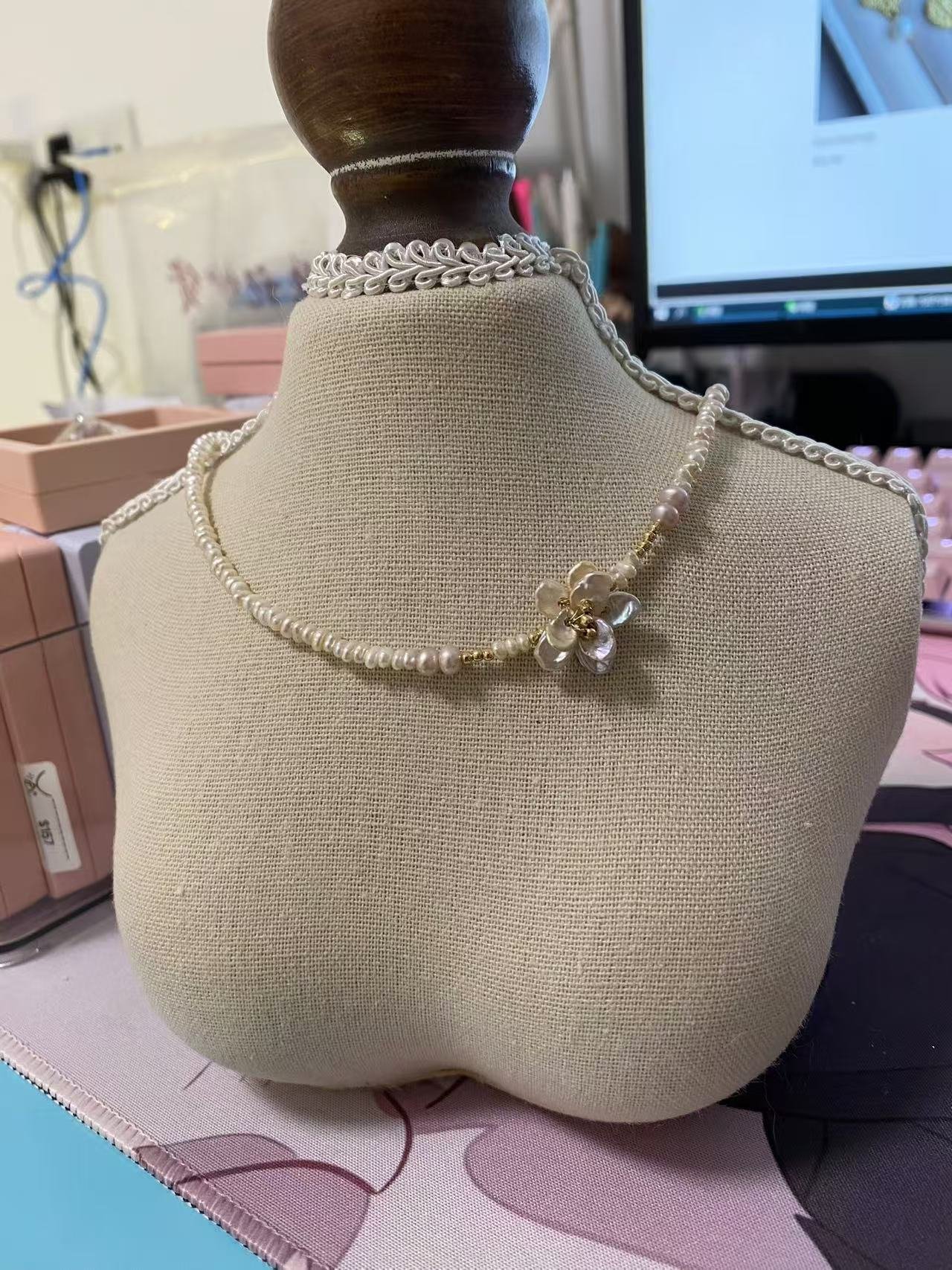 Flower Pearl Necklace