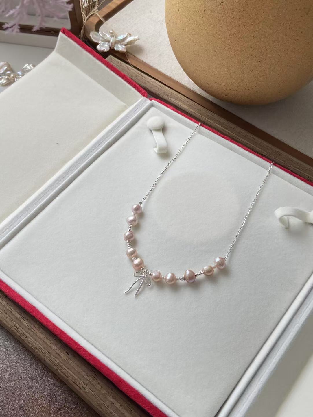 Bow pearl necklace