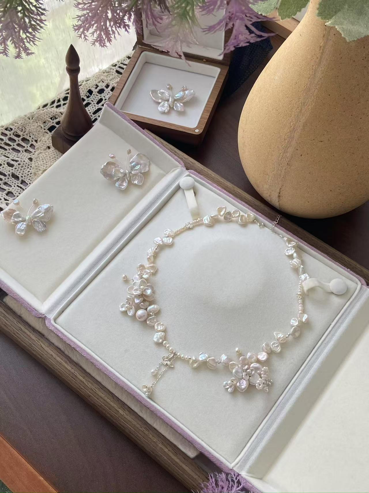 Handmade flower pearl necklace