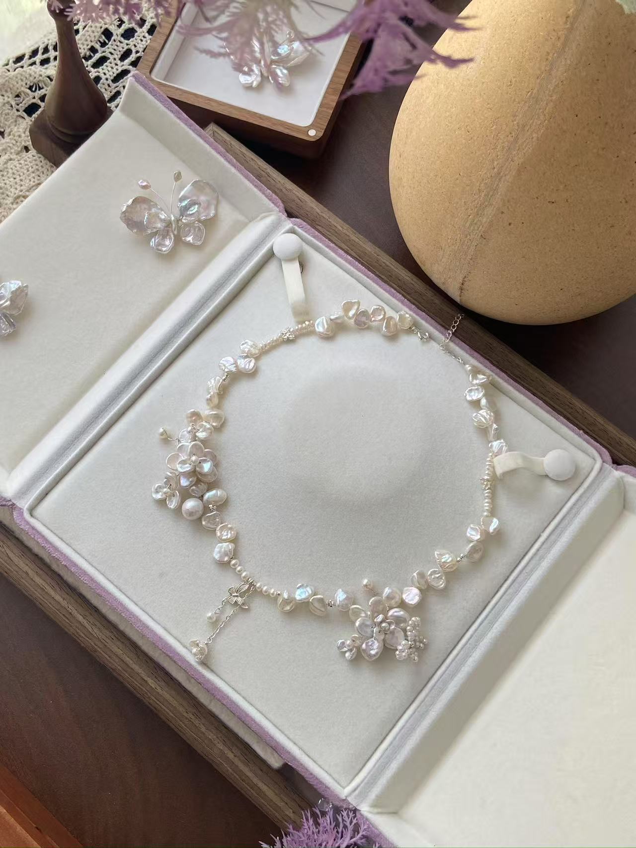 Handmade flower pearl necklace