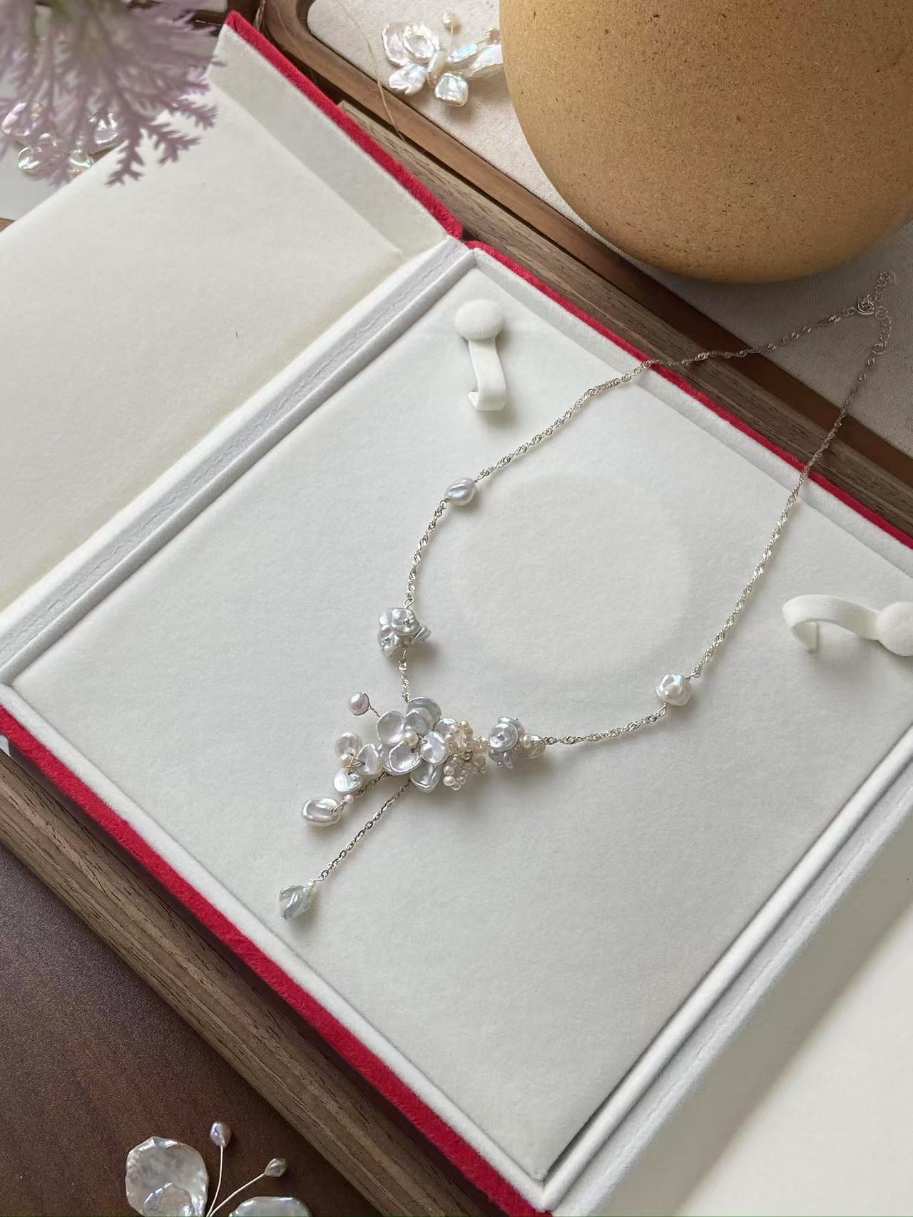 Handmade flower pearl necklace