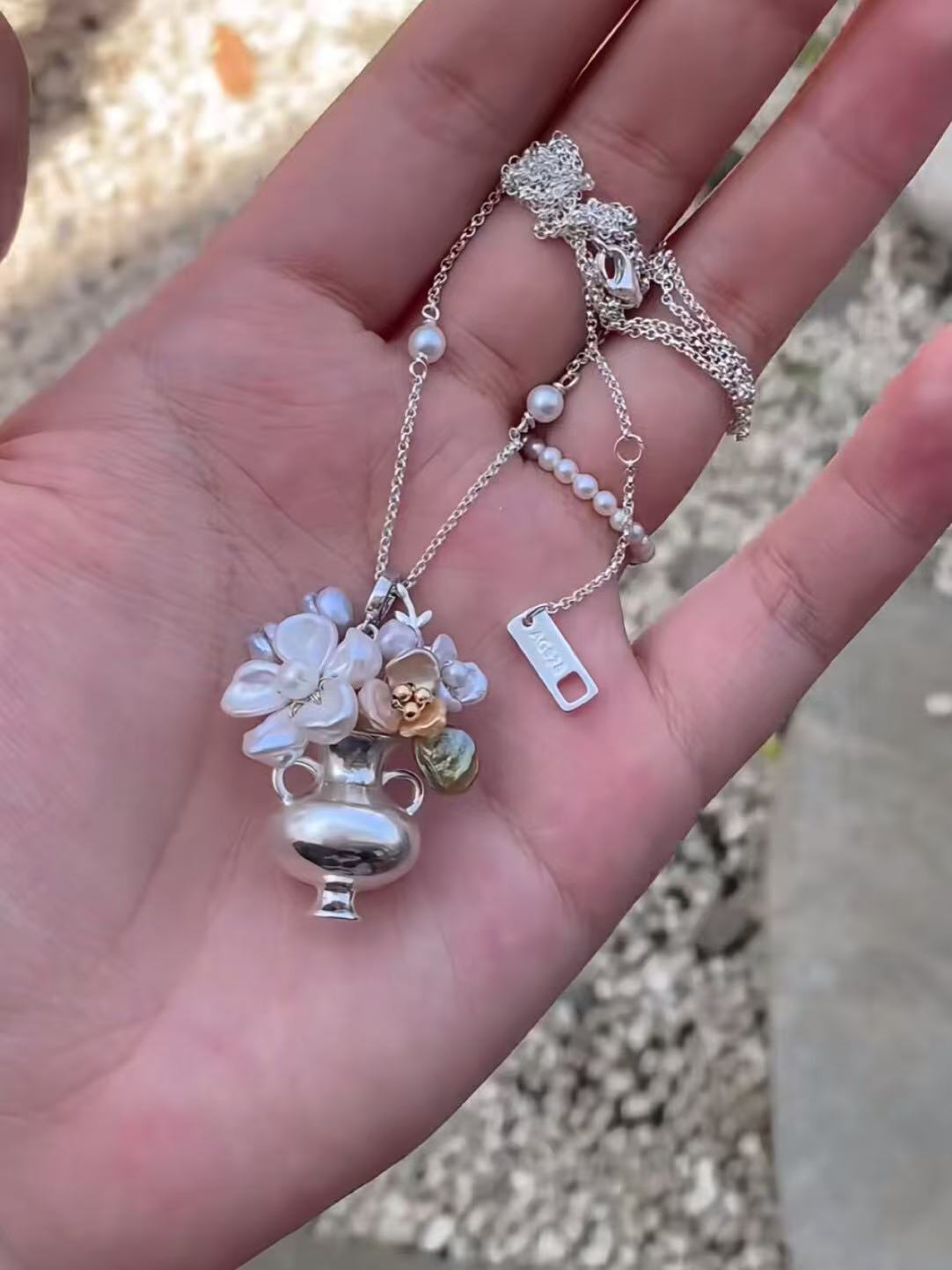 Silver vase pearl necklace