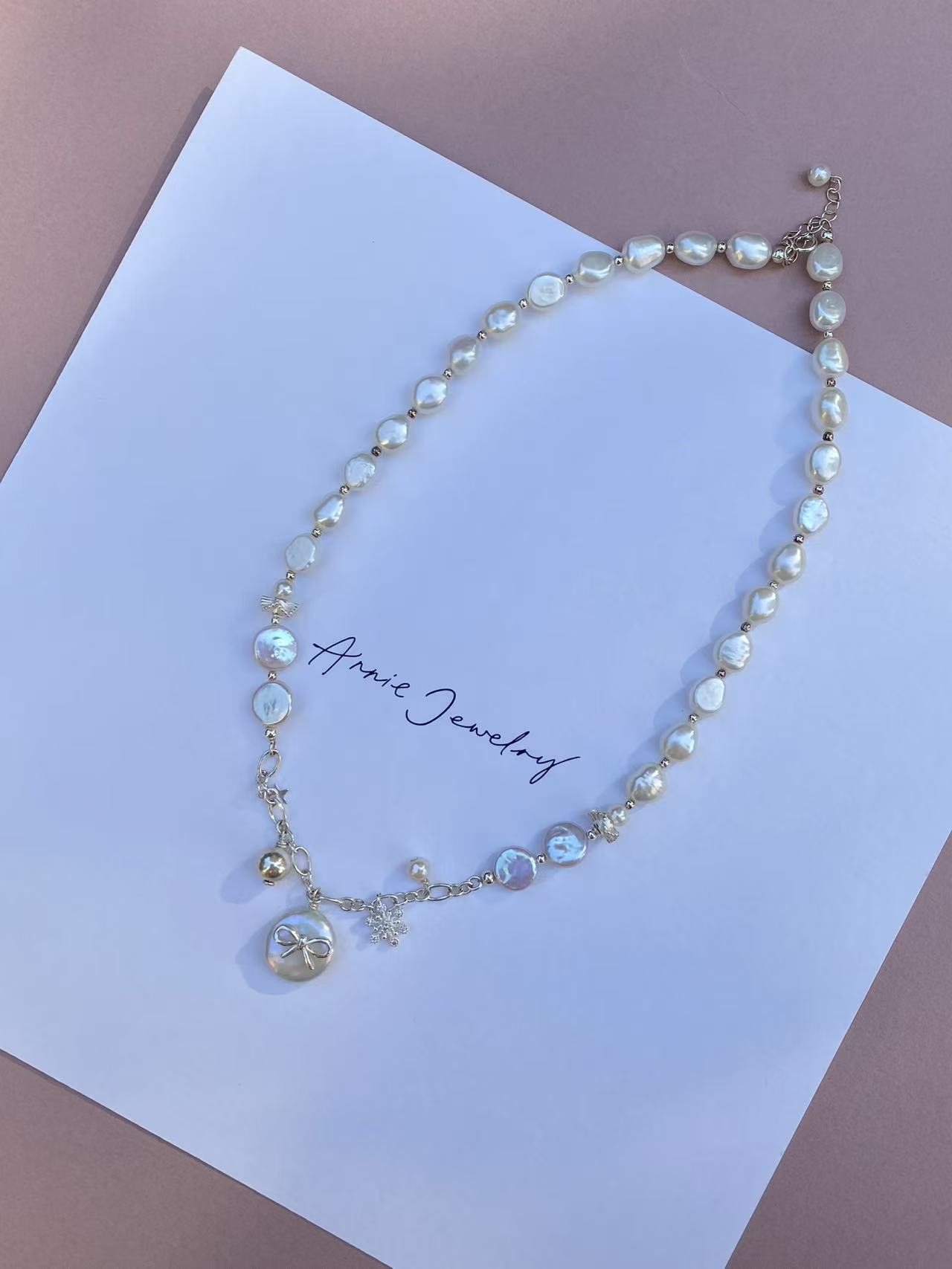 Bow button pearl necklace